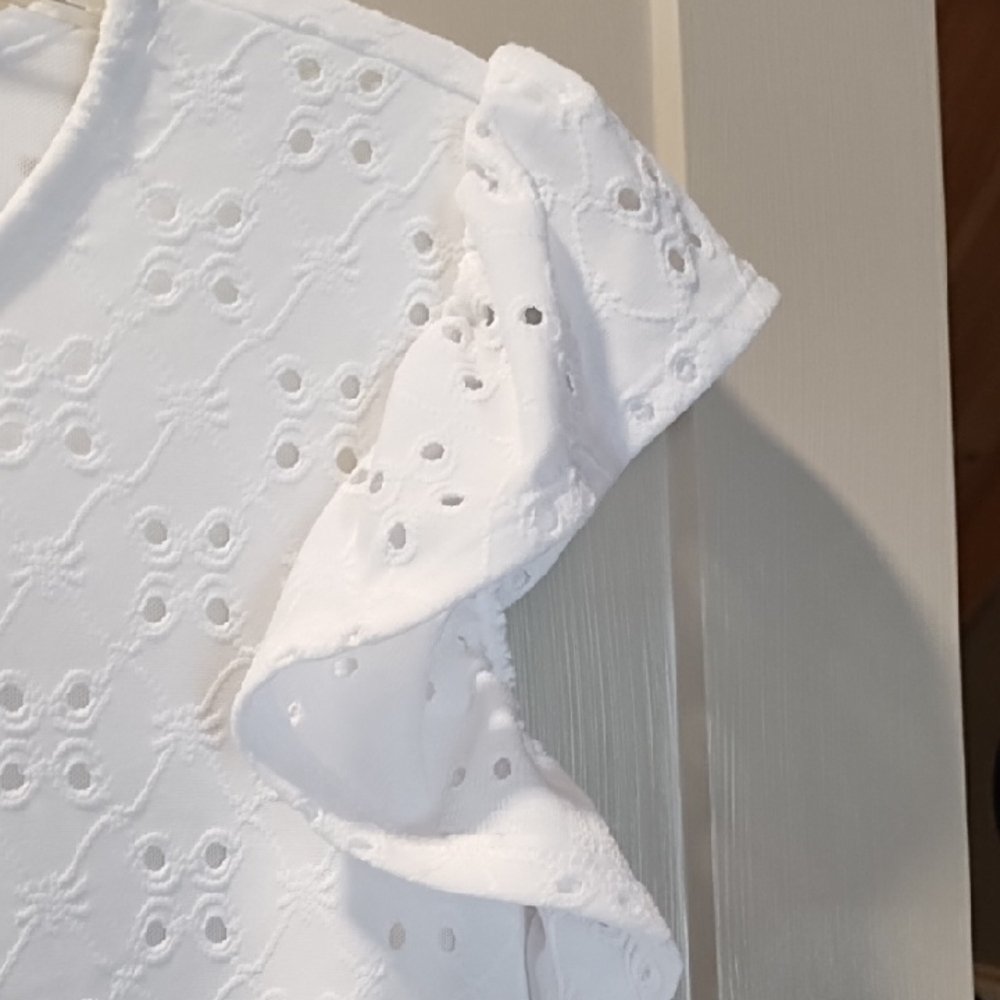 torrid White Eyelet Ruffle Sleeve Tunic Top - Picture 3 of 6